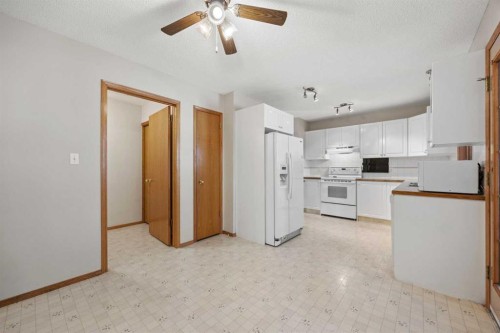 220 Sunset Place, Okotoks, AB - Indoor Photo Showing Kitchen