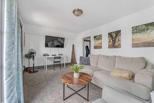 2117 17A Street Sw, Calgary, AB - Indoor Photo Showing Living Room