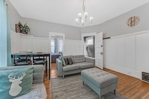 2117 17A Street Sw, Calgary, AB - Indoor Photo Showing Living Room