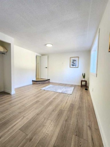 406 8 Avenue Se, High River, AB - Indoor Photo Showing Other Room