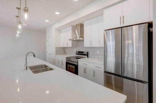 1209-550 Belmont Street Sw, Calgary, AB - Indoor Photo Showing Kitchen With Double Sink With Upgraded Kitchen