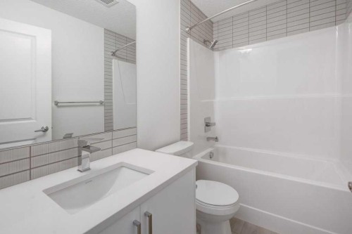 1209-550 Belmont Street Sw, Calgary, AB - Indoor Photo Showing Bathroom