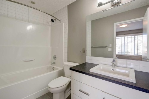 198 Masters Avenue Se, Calgary, AB - Indoor Photo Showing Bathroom