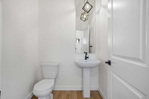 804-525 River Heights Drive, Cochrane, AB - Indoor Photo Showing Bathroom