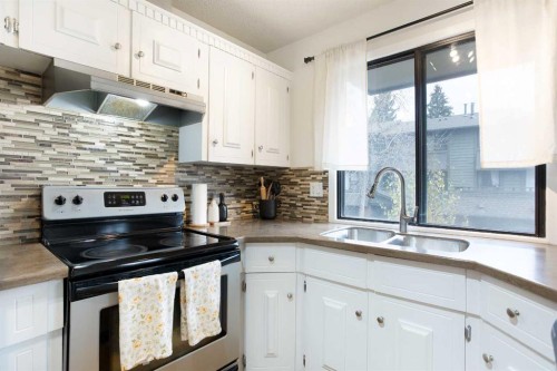 54-10030 Oakmoor Way Sw, Calgary, AB - Indoor Photo Showing Kitchen With Double Sink With Upgraded Kitchen