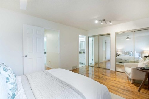 54-10030 Oakmoor Way Sw, Calgary, AB - Indoor Photo Showing Bedroom