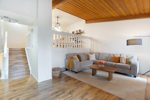 54-10030 Oakmoor Way Sw, Calgary, AB - Indoor Photo Showing Living Room