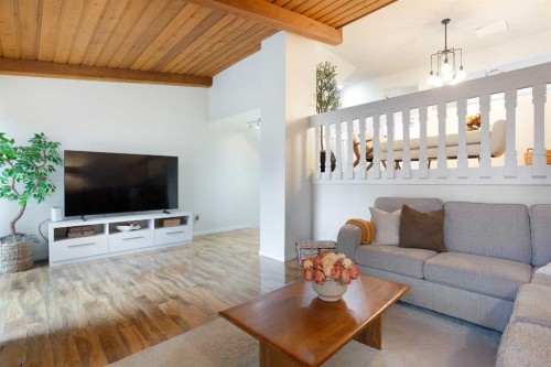 54-10030 Oakmoor Way Sw, Calgary, AB - Indoor Photo Showing Living Room