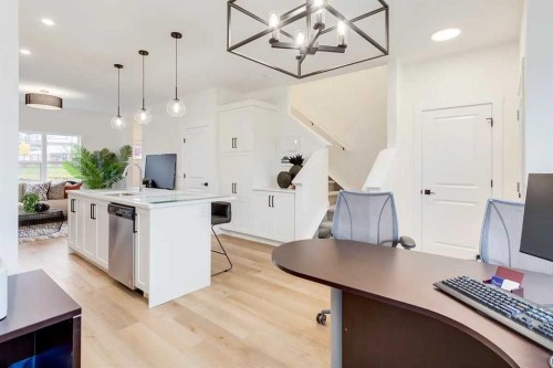 1507-525 River Heights Drive, Cochrane, AB - Indoor Photo Showing Kitchen