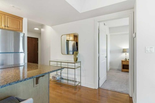 804-910 5 Avenue Sw, Calgary, AB - Indoor Photo Showing Kitchen