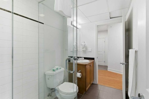 804-910 5 Avenue Sw, Calgary, AB - Indoor Photo Showing Bathroom