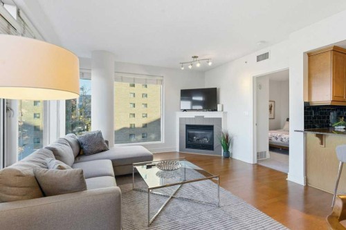 804-910 5 Avenue Sw, Calgary, AB - Indoor Photo Showing Living Room With Fireplace