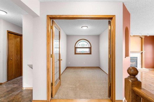 201 Signature Way Sw, Calgary, AB - Indoor Photo Showing Other Room