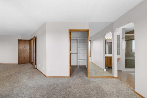 201 Signature Way Sw, Calgary, AB - Indoor Photo Showing Other Room