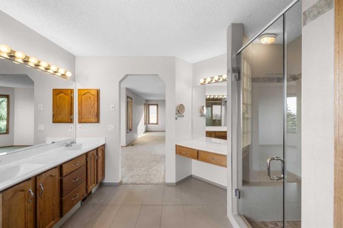 201 Signature Way Sw, Calgary, AB - Indoor Photo Showing Bathroom
