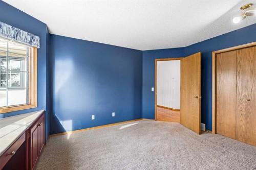 201 Signature Way Sw, Calgary, AB - Indoor Photo Showing Other Room