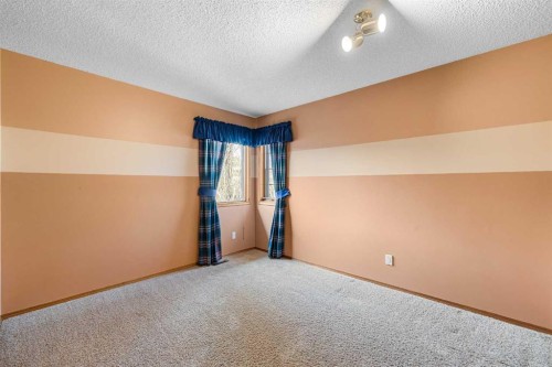 201 Signature Way Sw, Calgary, AB - Indoor Photo Showing Other Room