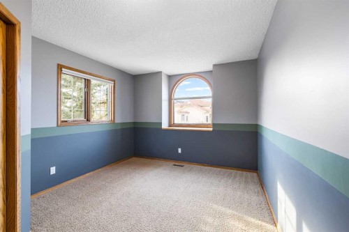 201 Signature Way Sw, Calgary, AB - Indoor Photo Showing Other Room