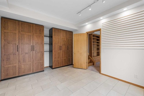 201 Signature Way Sw, Calgary, AB - Indoor Photo Showing Other Room