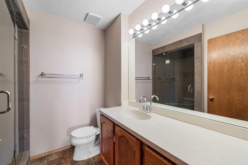 201 Signature Way Sw, Calgary, AB - Indoor Photo Showing Bathroom