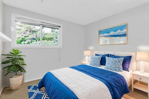 968 Bracewood Rise Sw, Calgary, AB - Indoor Photo Showing Bedroom