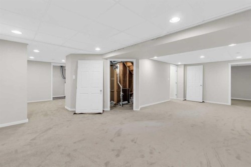 968 Bracewood Rise Sw, Calgary, AB - Indoor