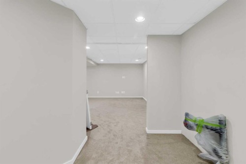 968 Bracewood Rise Sw, Calgary, AB - Indoor Photo Showing Other Room