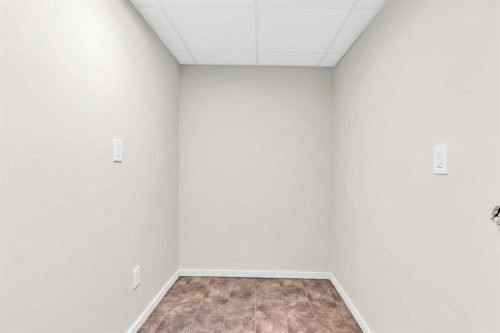 968 Bracewood Rise Sw, Calgary, AB - Indoor Photo Showing Other Room