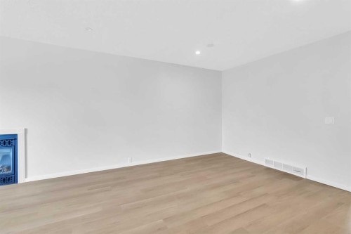 968 Bracewood Rise Sw, Calgary, AB - Indoor Photo Showing Other Room