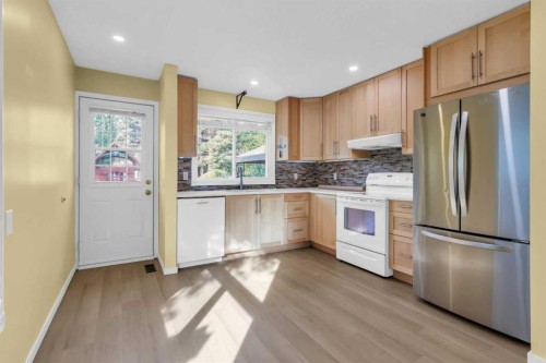 968 Bracewood Rise Sw, Calgary, AB - Indoor Photo Showing Kitchen With Stainless Steel Kitchen