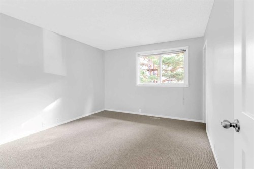 968 Bracewood Rise Sw, Calgary, AB - Indoor Photo Showing Other Room