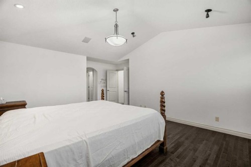 151 Mahogany Bay Se, Calgary, AB - Indoor Photo Showing Bedroom