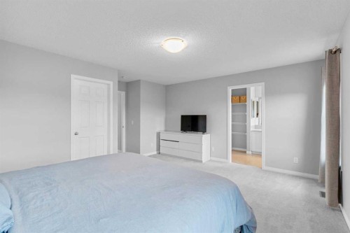 68 Morgan Street, Cochrane, AB - Indoor Photo Showing Bedroom