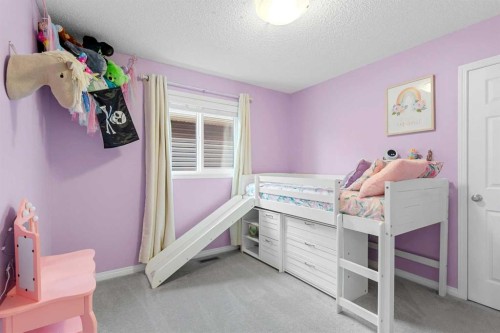 68 Morgan Street, Cochrane, AB - Indoor Photo Showing Bedroom