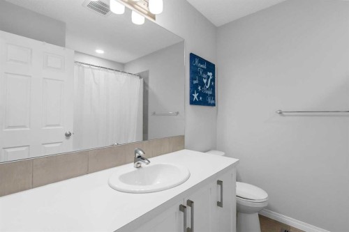 68 Morgan Street, Cochrane, AB - Indoor Photo Showing Bathroom