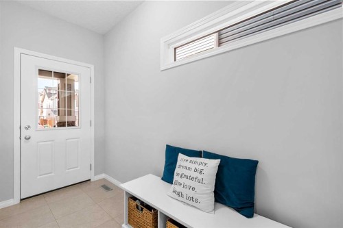 68 Morgan Street, Cochrane, AB - Indoor