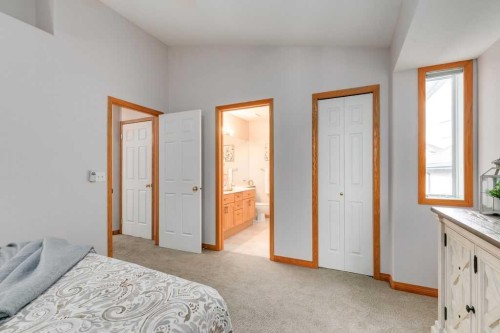 133 Chaparral Ridge Point Se, Calgary, AB - Indoor Photo Showing Bedroom