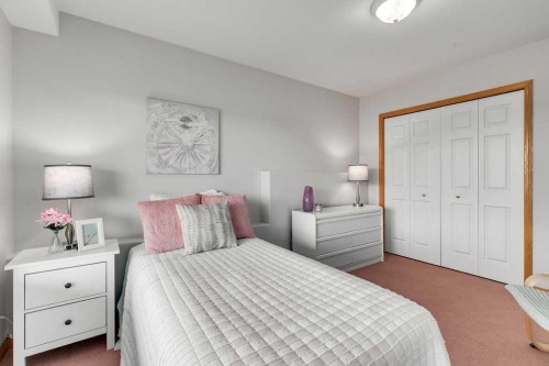 133 Chaparral Ridge Point Se, Calgary, AB - Indoor Photo Showing Bedroom