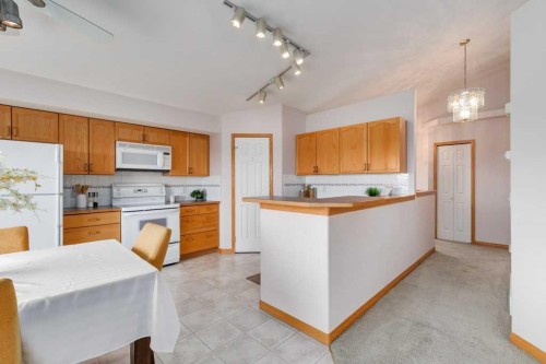 133 Chaparral Ridge Point Se, Calgary, AB - Indoor Photo Showing Kitchen
