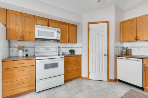 133 Chaparral Ridge Point Se, Calgary, AB - Indoor Photo Showing Kitchen