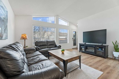 139 Auburn Bay Heights Se, Calgary, AB - Indoor Photo Showing Living Room
