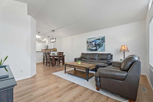 139 Auburn Bay Heights Se, Calgary, AB - Indoor Photo Showing Living Room
