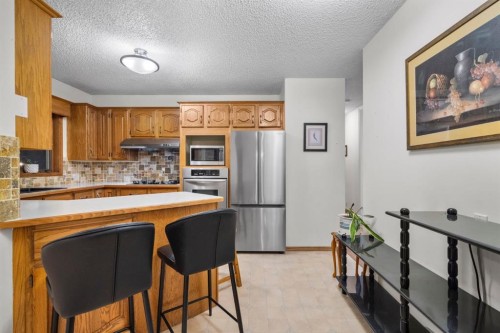4604 Marwood Way Ne, Calgary, AB - Indoor Photo Showing Kitchen