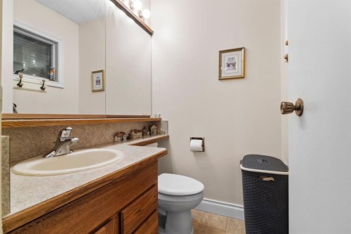 4604 Marwood Way Ne, Calgary, AB - Indoor Photo Showing Bathroom