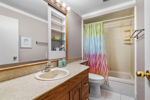 4604 Marwood Way Ne, Calgary, AB - Indoor Photo Showing Bathroom