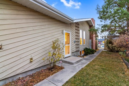 4604 Marwood Way Ne, Calgary, AB - Outdoor