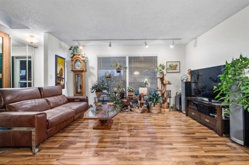 4604 Marwood Way Ne, Calgary, AB - Indoor Photo Showing Living Room