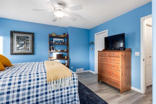 138 West Creek Springs, Chestermere, AB - Indoor Photo Showing Bedroom