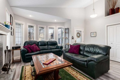 138 West Creek Springs, Chestermere, AB - Indoor Photo Showing Living Room