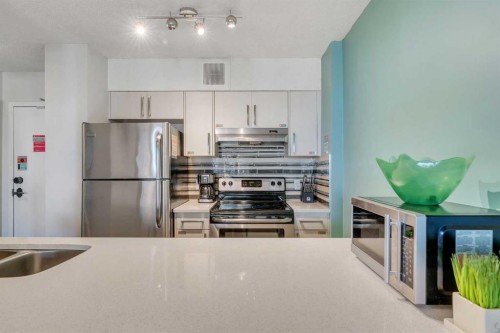 815-738 3 Avenue Sw, Calgary, AB - Indoor Photo Showing Kitchen With Stainless Steel Kitchen